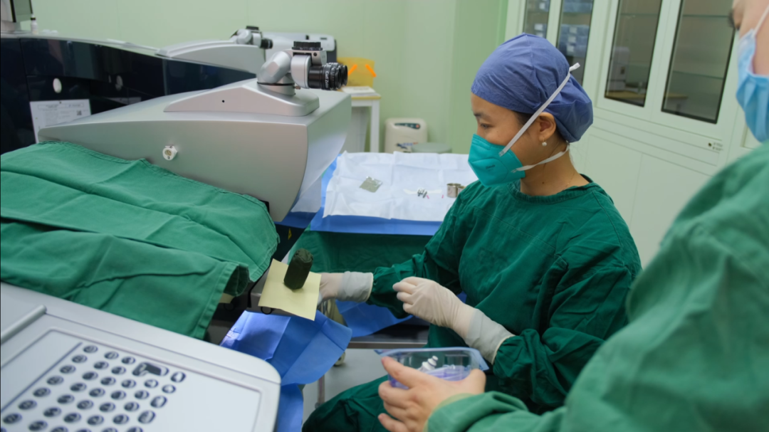 李霞4.png 李霞4.png