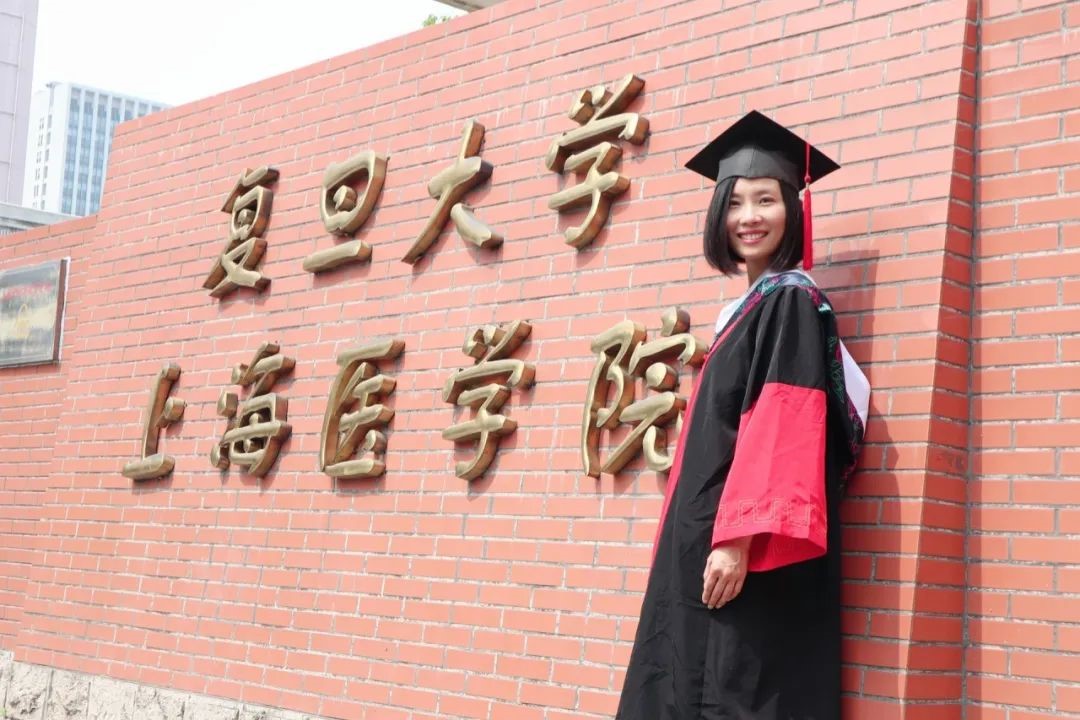 李霞2.jpg 李霞2.jpg