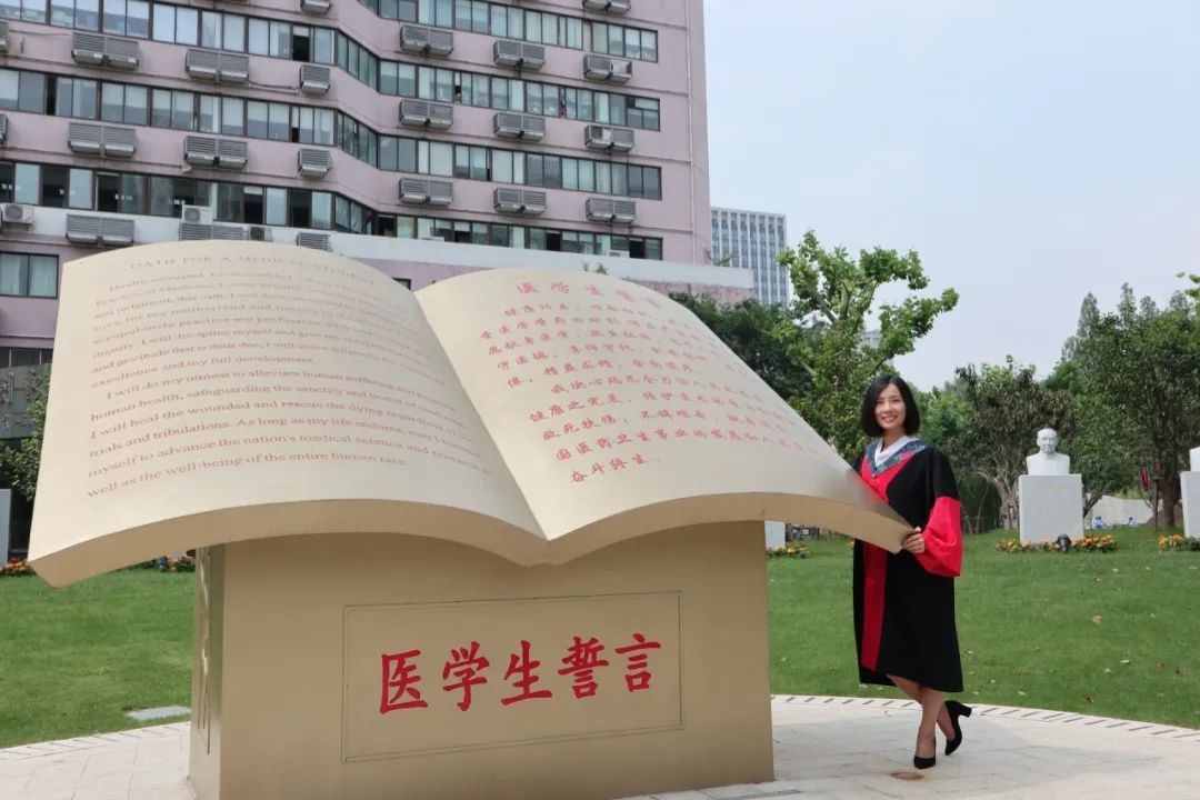 李霞3.jpg 李霞3.jpg