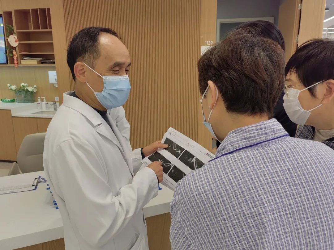 李勇4.jpg 李勇4.jpg